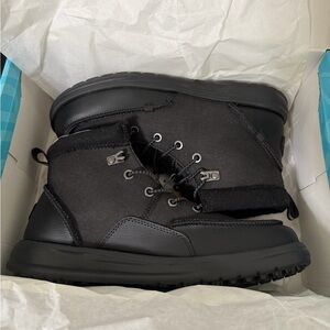 Men’s hey dude at work boots - size 7 / women’s 8.5